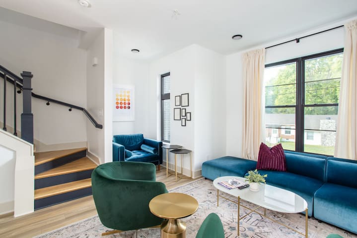 Skyline Views | Private Terrace & Prime Location