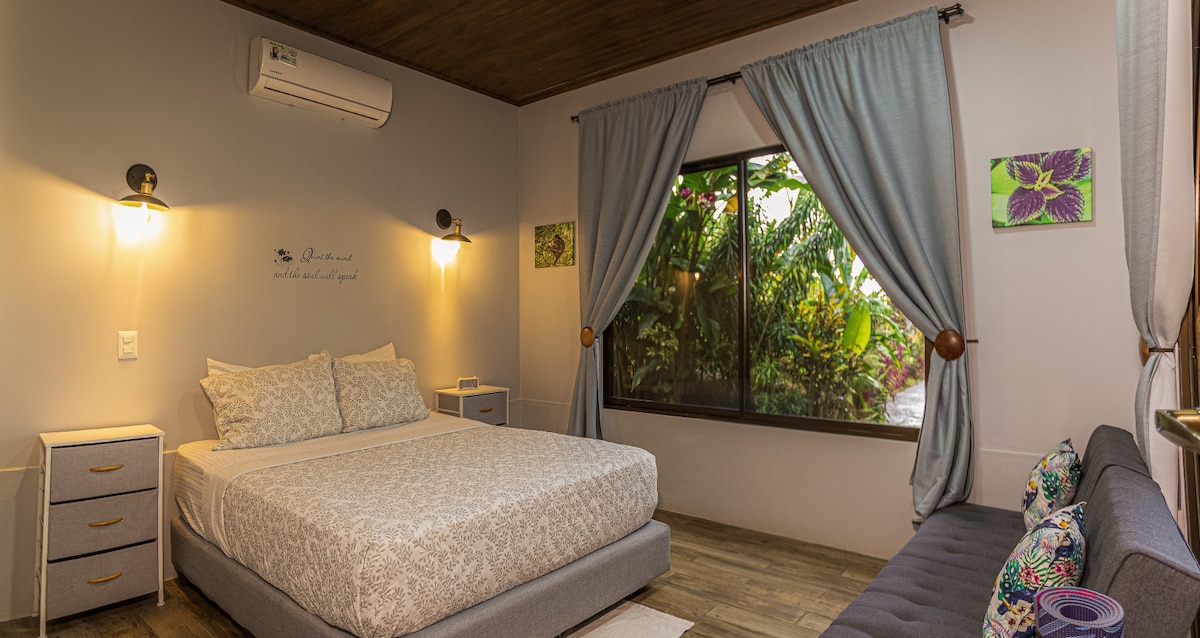 חדר שינה 1 עם מיטת קווין סייז ופוטון