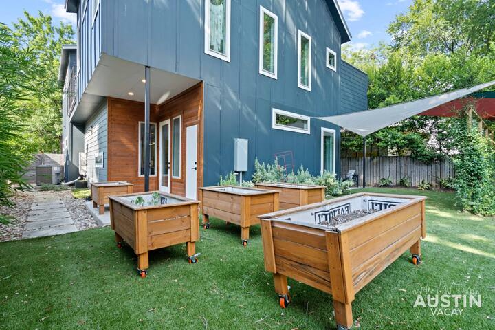 Picture-Perfect + Trendy Vibes Minutes From Rainey gallery image 4