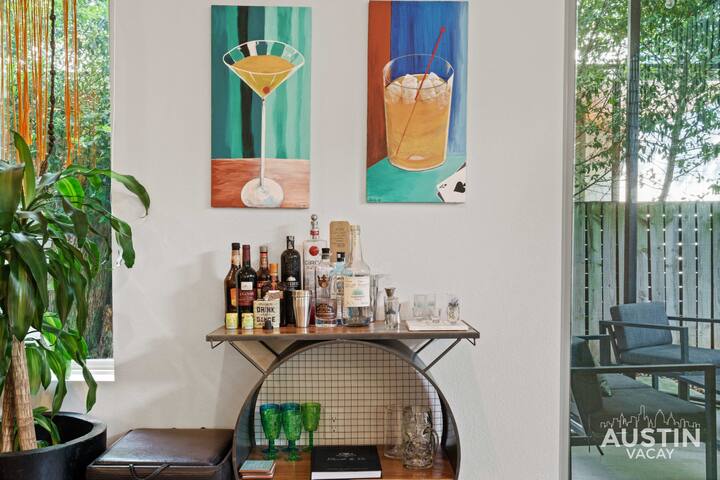 Picture-Perfect + Trendy Vibes Minutes From Rainey gallery image 3