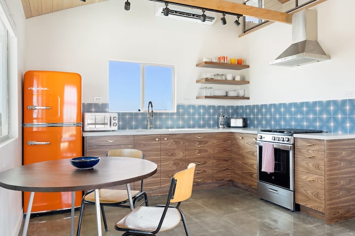 Green Jackrabbit - Hot Tub + Endless Desert Views - Airbnb