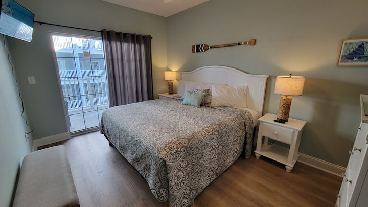 BR #4 - (Recientemente remodelada) cama tamaño king con acceso al balcón y baño privado (segundo nivel)  20240221 150159