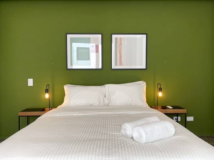 Menšia manželská posteľ