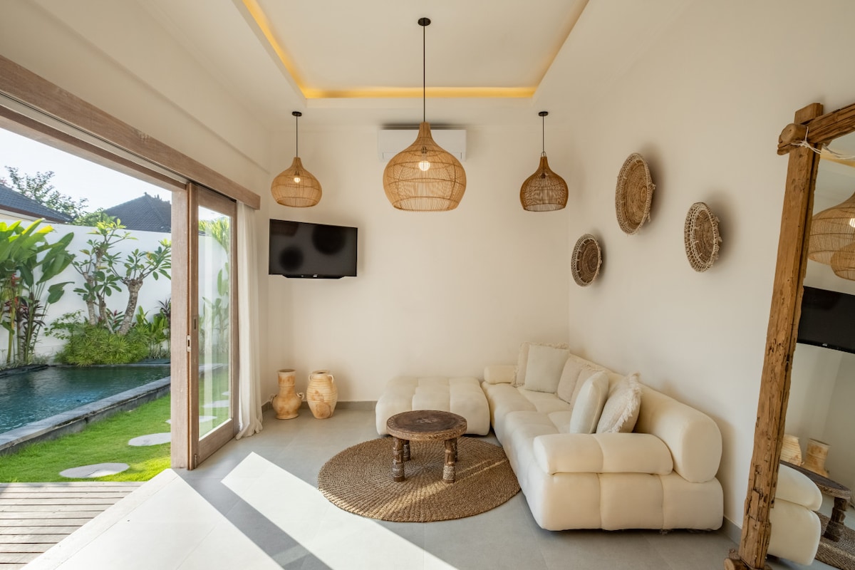 Villa in Pererenan · ★4.8 · 2 bedrooms · 2 beds · 2 private baths, comparable Airbnb
