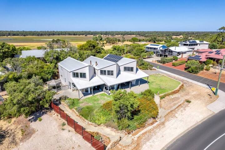 Seaview Beach House by Peppy Beach Retreats® gallery image 4