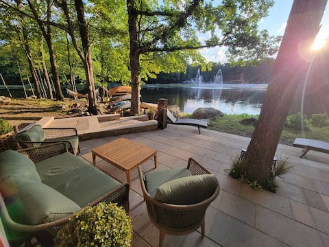Lady of the Lake-Poconos Premier Lakefront Retreat