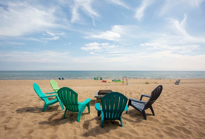 Your Perfect Lakeside Stay at Lake Huron Cottage 3