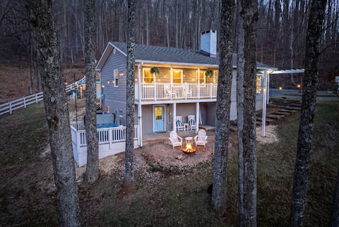 Stonemont Farm Cottage with HOT TUB!