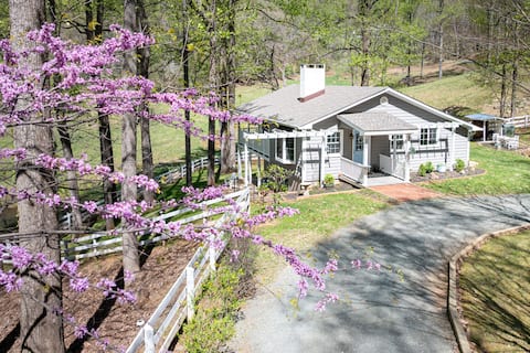 Stonemont Farm Cottage with Hot Tub - in Keswick