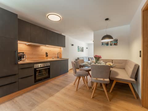 Stylishly furnished near city centre in quiet ne