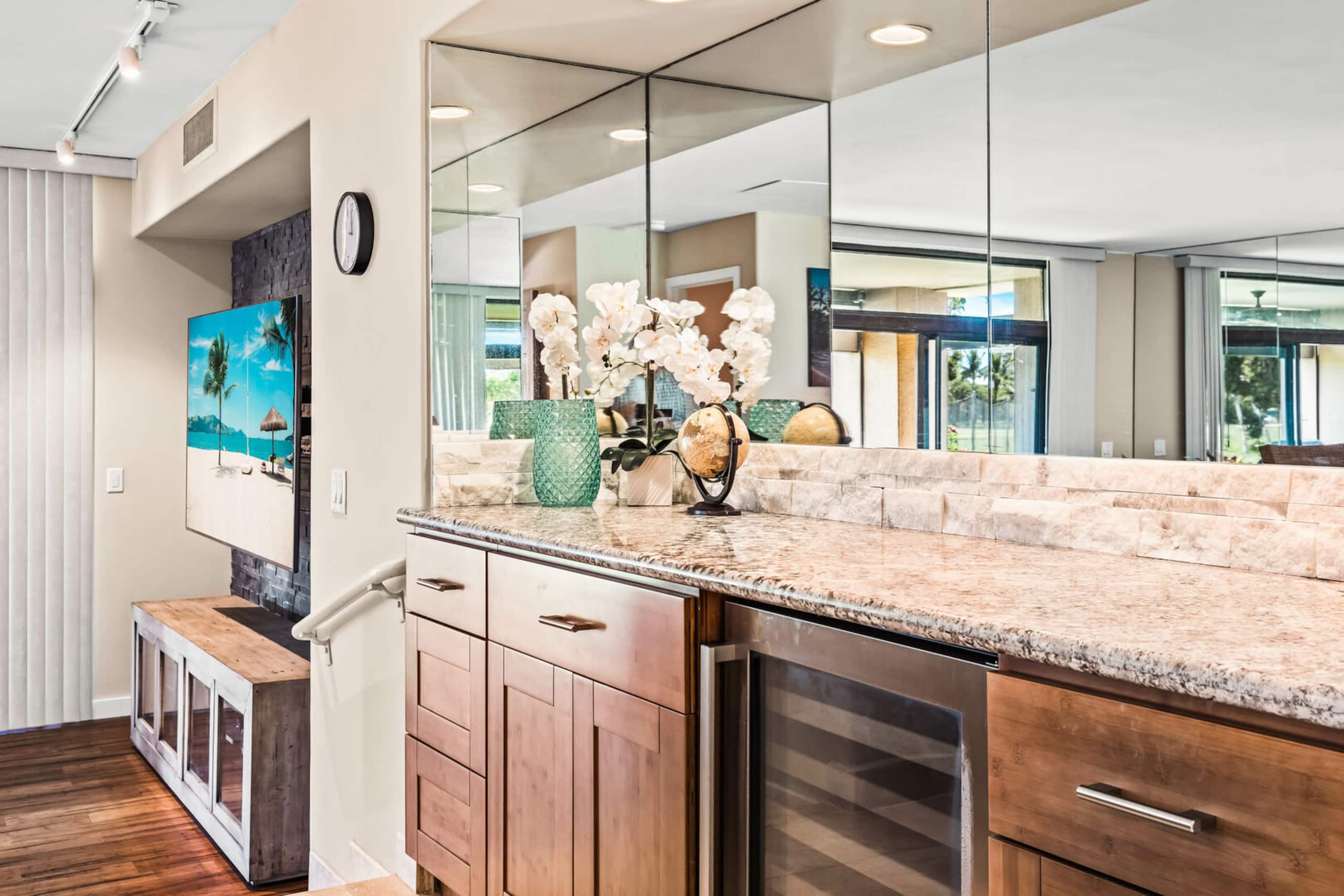 Condo in Lahaina · ★4.77 · 2 bedrooms · 4 beds · 2 private baths - Image 9