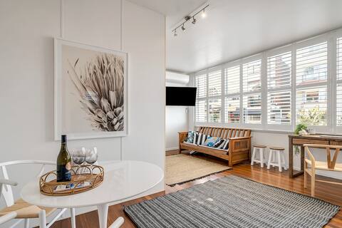 Bay Court III - Spacious Studio near Hayes Beach