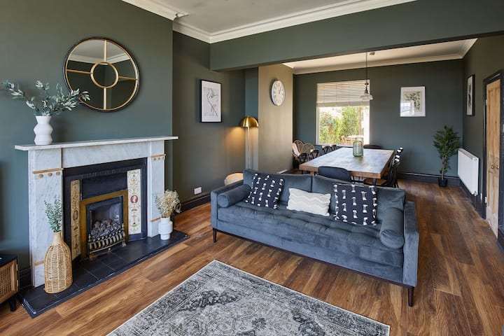 Host & Stay | Raven House