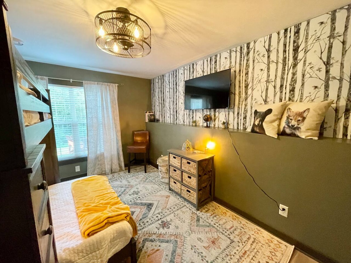 上下铺房-双层床，带台阶