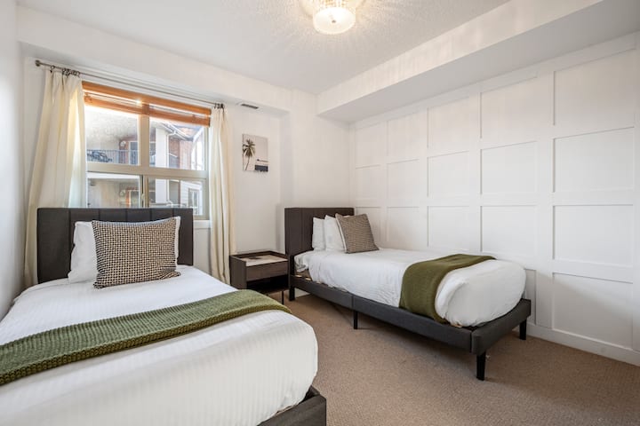 BC Vacation Rentals_Blue Heron Pointe_Lake Windermere Pointe_Invermere_Aisling Baile Property Management_25