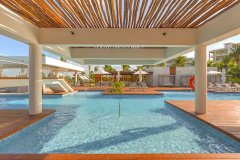 Gated Beachside Retreat, Pools, Gym & Kids Fun