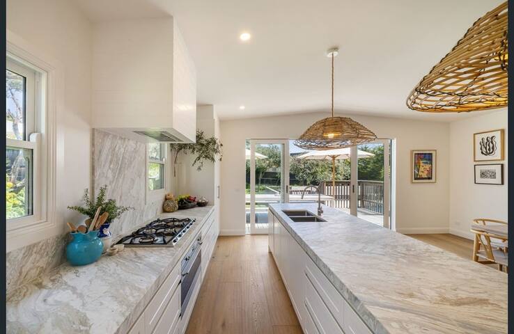 *Westhaven Walk to Beach,Shop, Pool, Spa,Open Fire gallery image 5