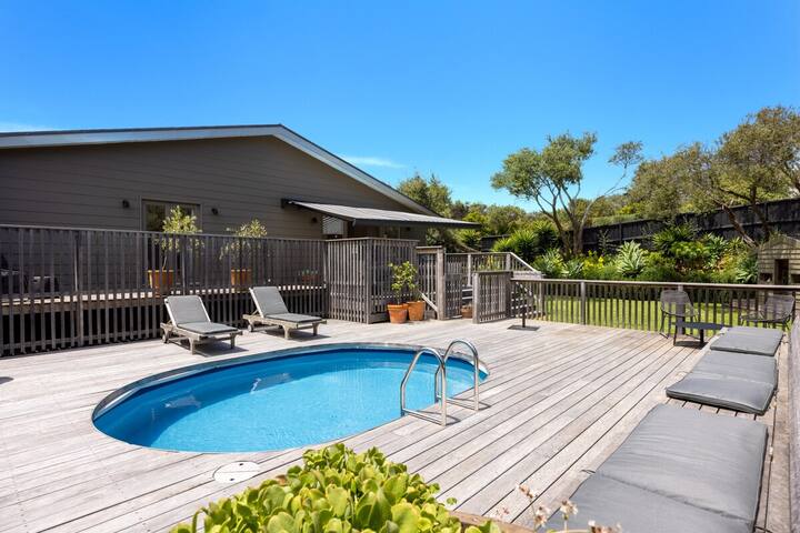 *Westhaven Walk to Beach,Shop, Pool, Spa,Open Fire gallery image 3