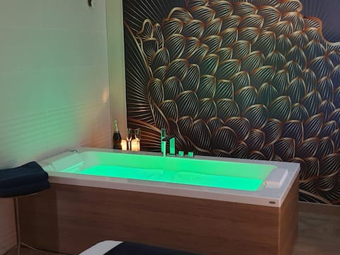 La Bulle d'Or-House-Deluxe-Whirlpool bath-Garden v