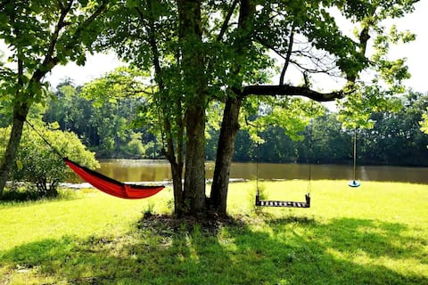 The Lakehouse - 7BR Villa, 5 Acres, Group Retreat