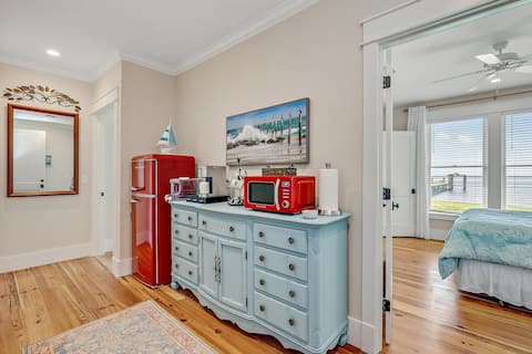 *River Road Cottage* - Dock, Board Games, Wifi