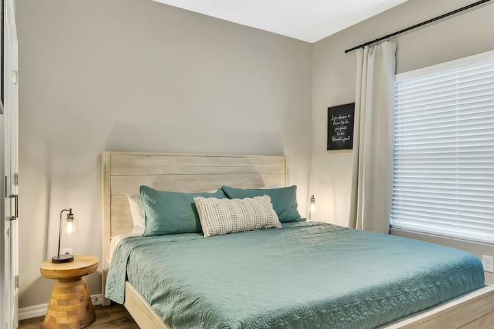 Chumba cha kulala #3- Kitanda cha mfalme na Smart TV