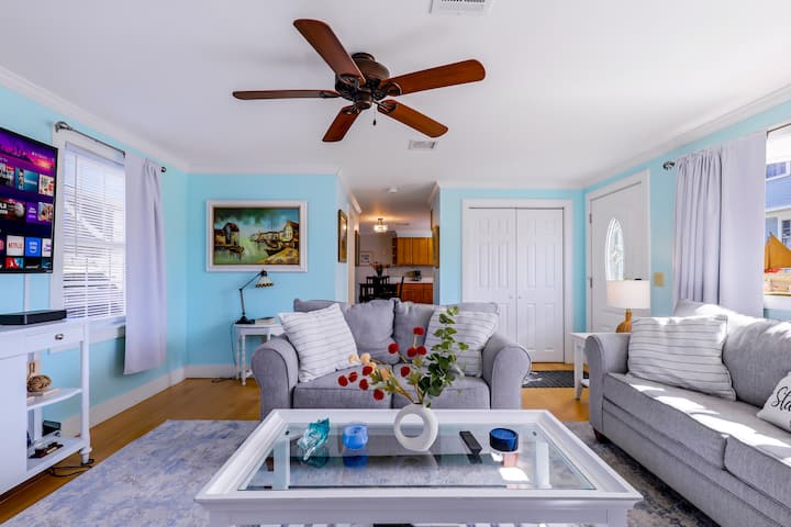 Luxury Ptown Condo: 5 Min Walk To Commercial St. - Provincetown, MA
