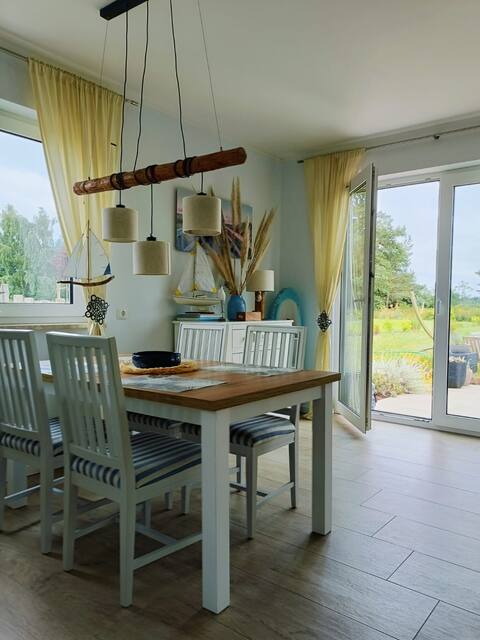 Family dream: Cranes, Deer, Pure Nature