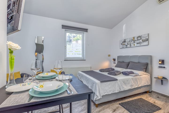 Nido - Studio Apartment Stela, Near The Beach - Poreč