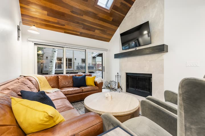 Walk-to-lift 5br Condo W/ Private Hot Tub - Park City, UT