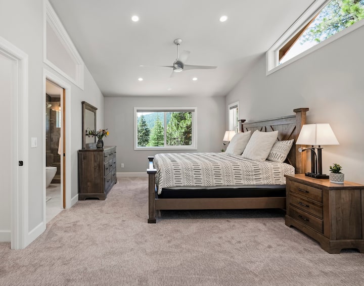 Главна спална соба: изолирана колиба во Стони Крик