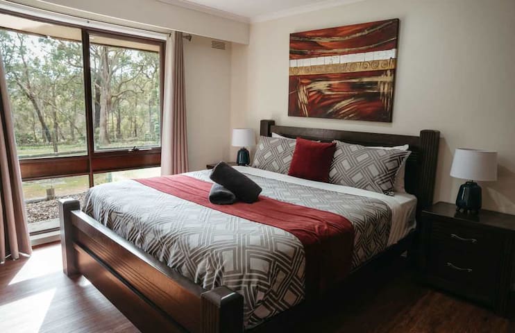 Timboon Villa – Private 5 bedroom home.