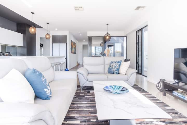 Luxury Lakeside Living At Birtinya - 陽光海岸