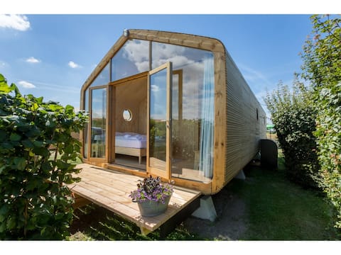 Popular Airbnb listing: Tiny House in Zeeland near Oranjezon Dunes in Wijk 02 Vrouwenpolder