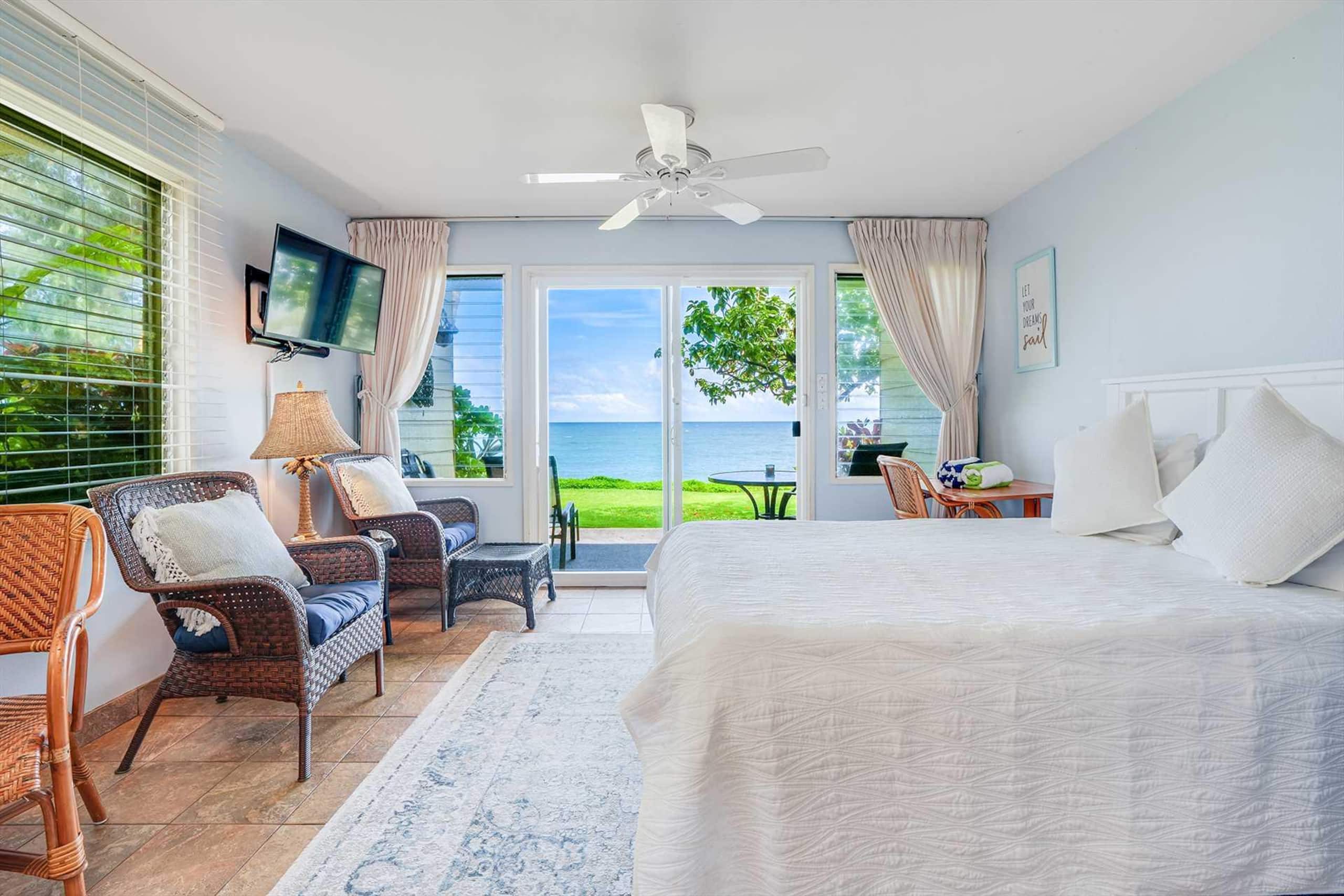 Kapaa Sands  Unit 10 Direct Oceanfront Studio - Photo 8