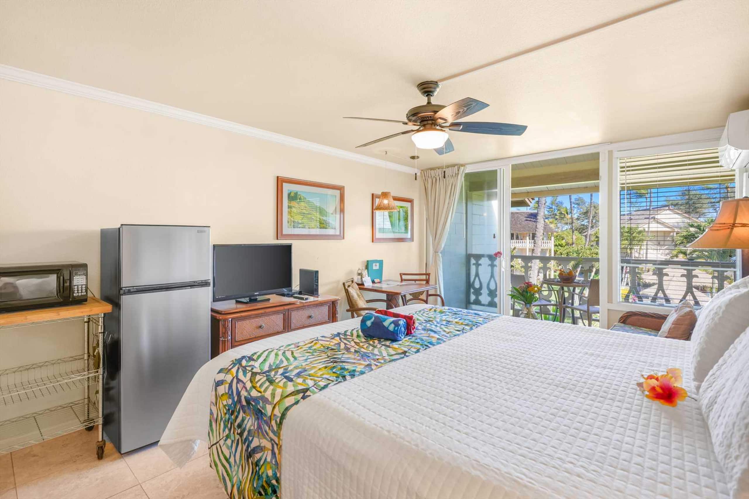 Gorgeous Ocean View Studio | Steps Away From Beach - Photo 10