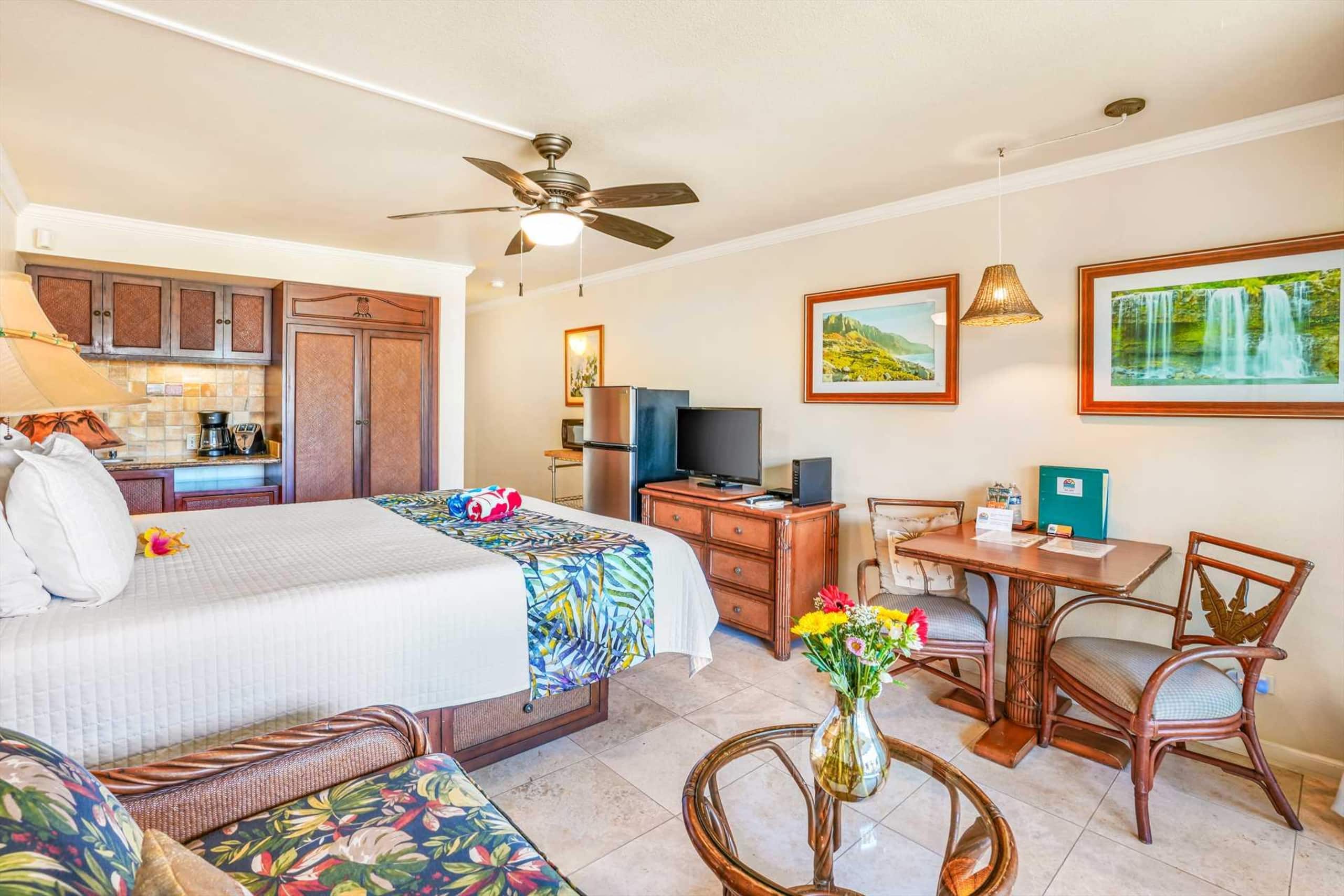 Gorgeous Ocean View Studio | Steps Away From Beach - Photo 7