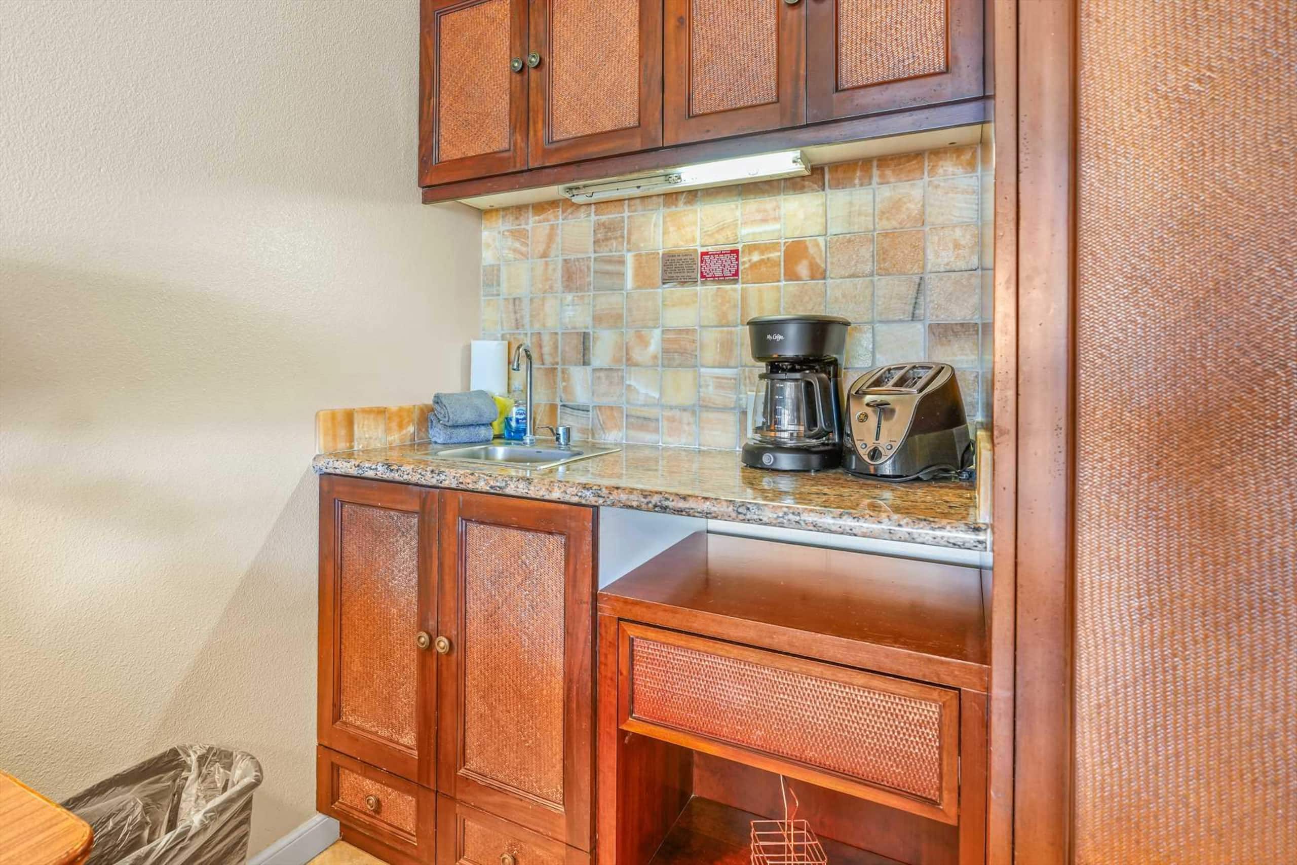 Gorgeous Ocean View Studio | Steps Away From Beach - Photo 11