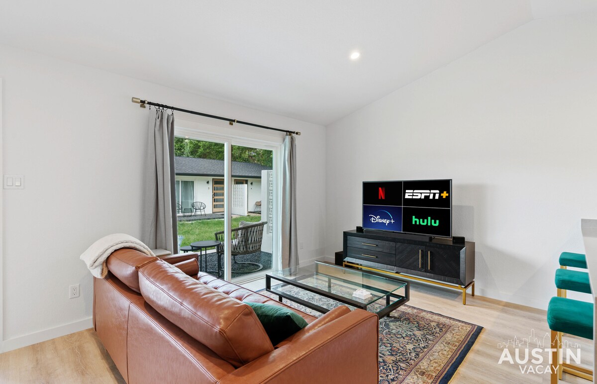 Insta-Ready Apartment in Barton Hills w/ King Bed