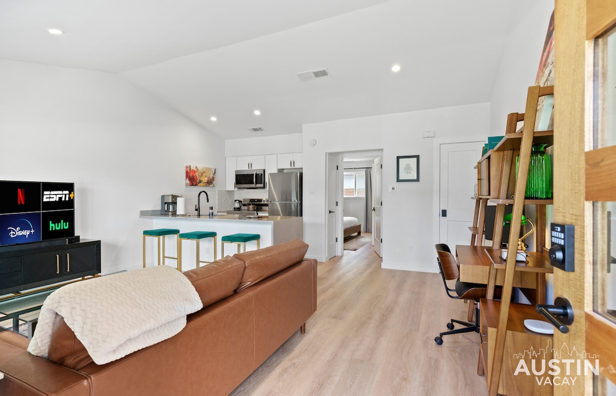 Insta-Ready Apartment in Barton Hills w/ King Bed
