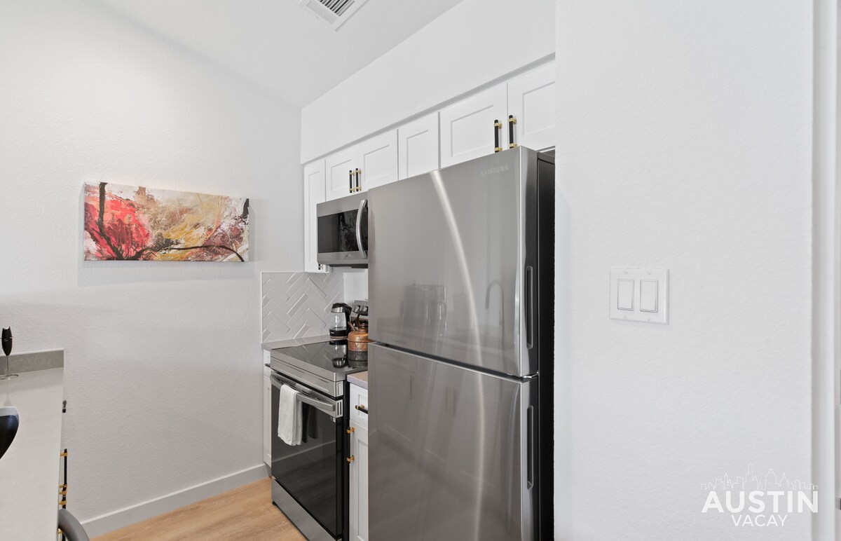Insta-Ready Apartment in Barton Hills w/ King Bed