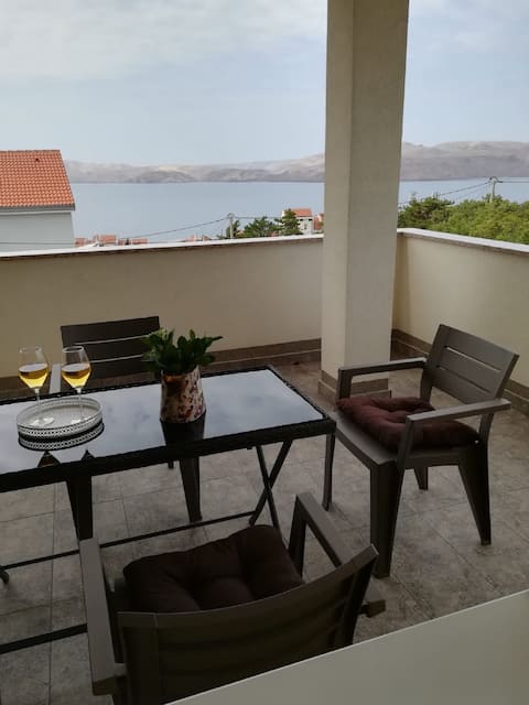 Top Airbnb: Apartment Villa Bijele Stijene - 2 Bedroom apt in Metajna