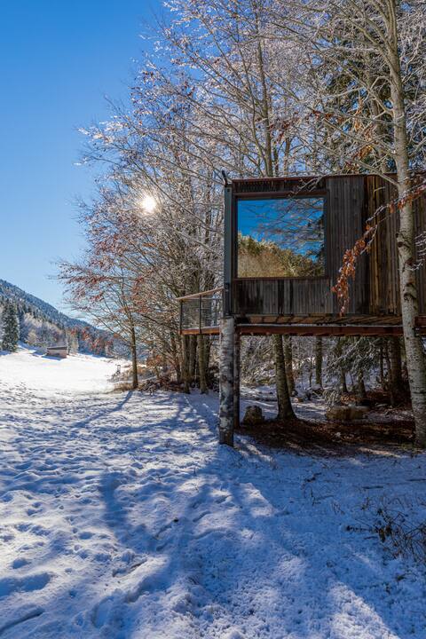Perched hut La Résilience, on the Vercors plateau