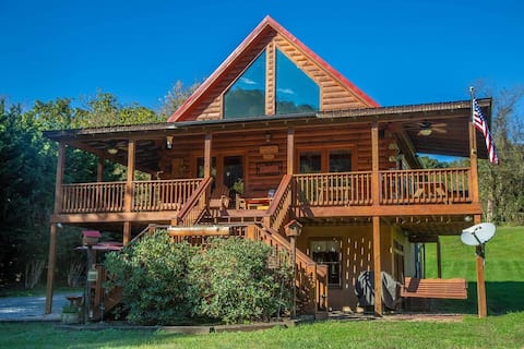 Riverfront Log Cabin/Pet Friendly/Family Fun! 3BS8