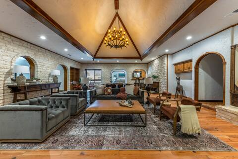 Magnificent 90-acre luxury Texas ranch near Austin