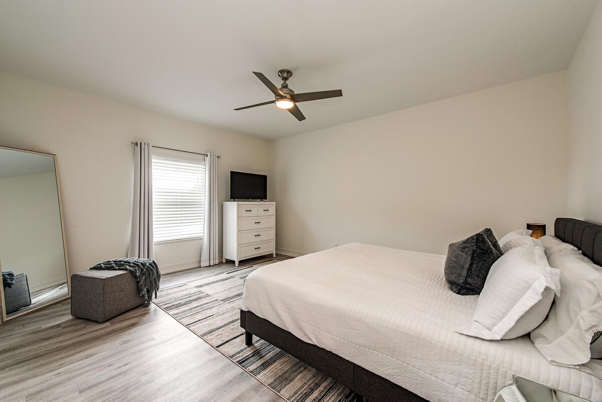 Habitación bien equipada con ropa de cama cómoda, perfecta para niños, amigos o familiares adicionales