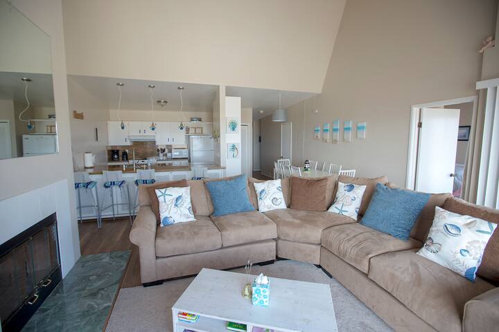 Pelican 70 gallery image 3