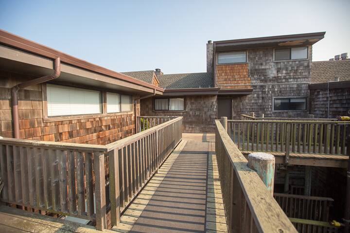 Pelican 70 gallery image 5