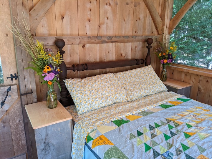 The Breeze Hut At Deer Isle Hostel And Ecolodge - Stonington, ME