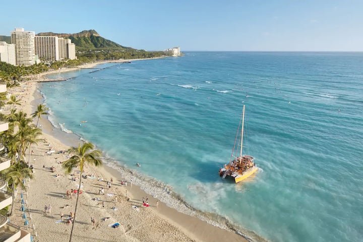 Three Oceanfront Units! W/ Swimming Pool Access - Honolulu, HI